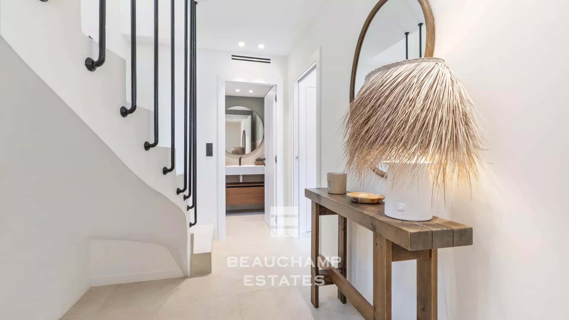 Neo-Provençal 6-bedroom villa in Mougins Neo-Provençal 6-bedroom villa in Mougins