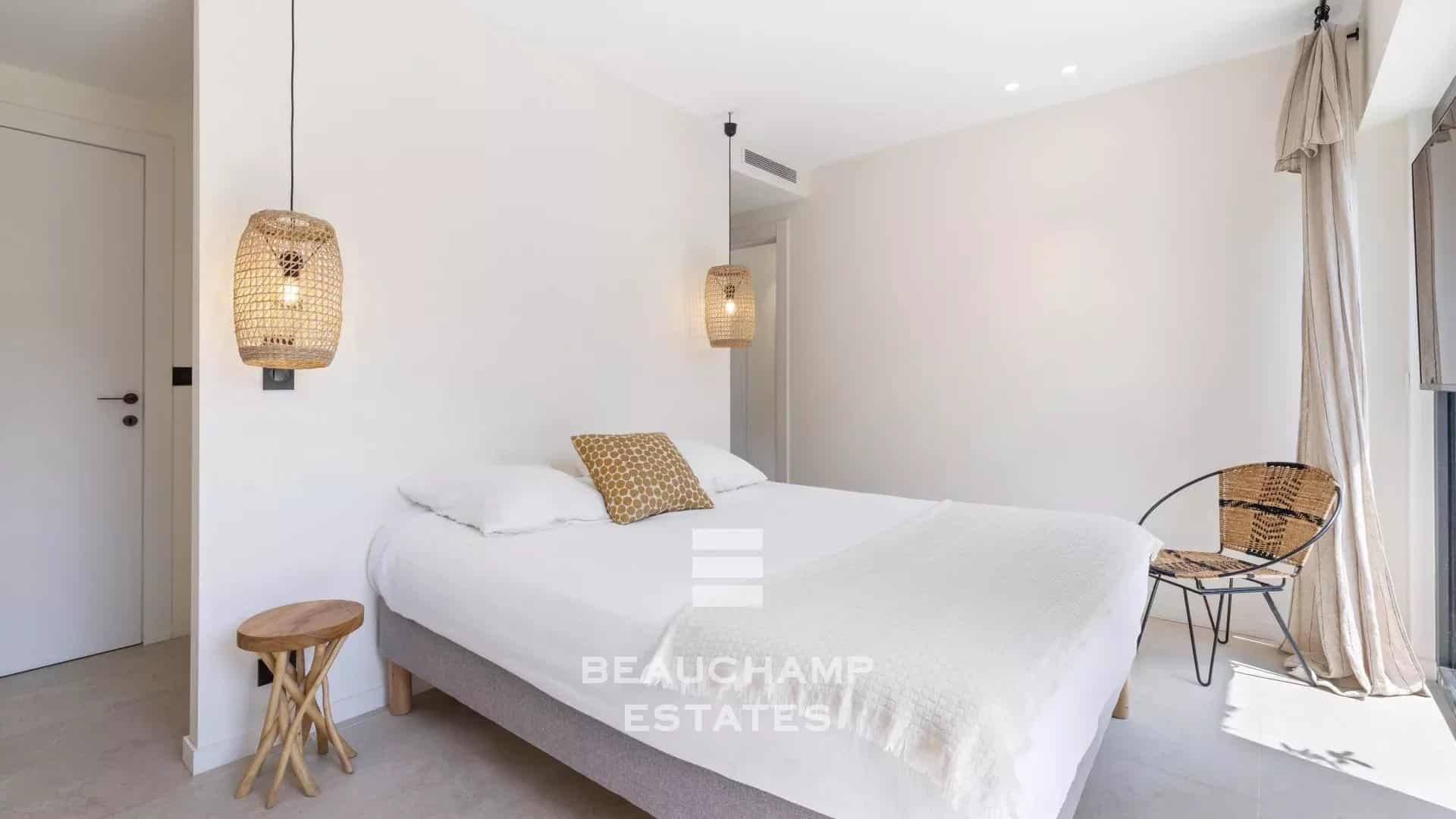 Neo-Provençal 6-bedroom villa in Mougins Neo-Provençal 6-bedroom villa in Mougins
