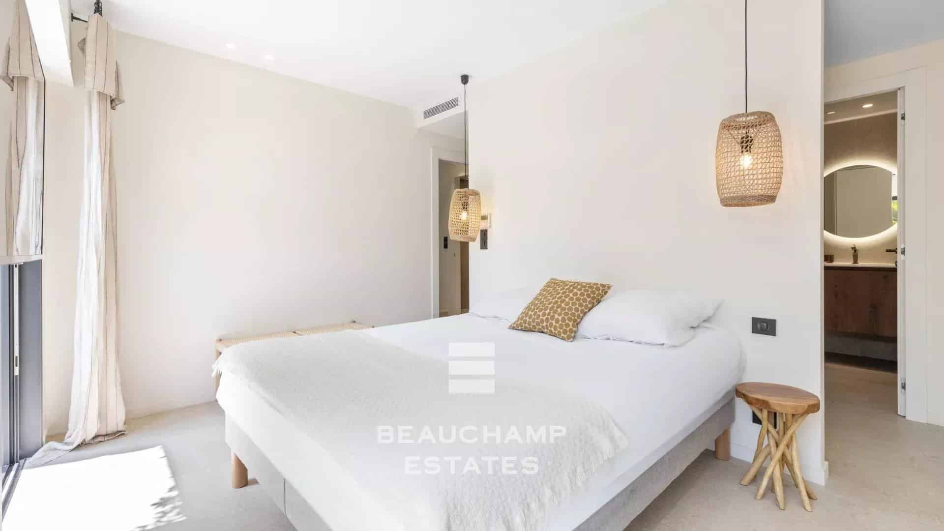 Neo-Provençal 6-bedroom villa in Mougins Neo-Provençal 6-bedroom villa in Mougins
