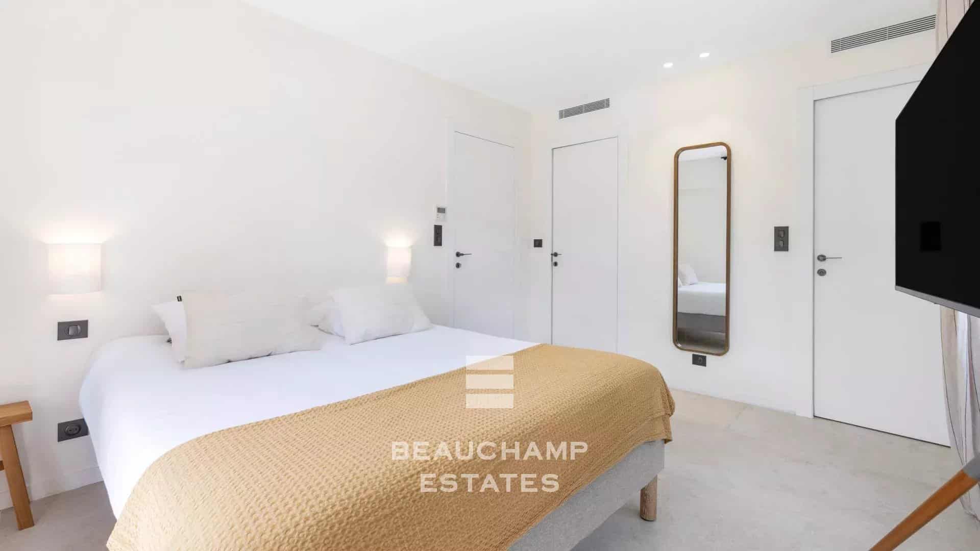 Neo-Provençal 6-bedroom villa in Mougins Neo-Provençal 6-bedroom villa in Mougins