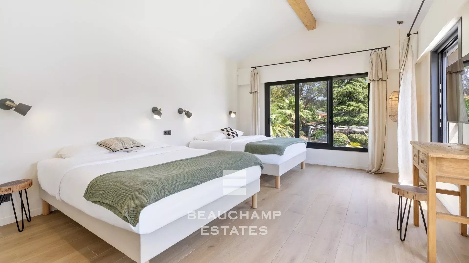 Neo-Provençal 6-bedroom villa in Mougins Neo-Provençal 6-bedroom villa in Mougins