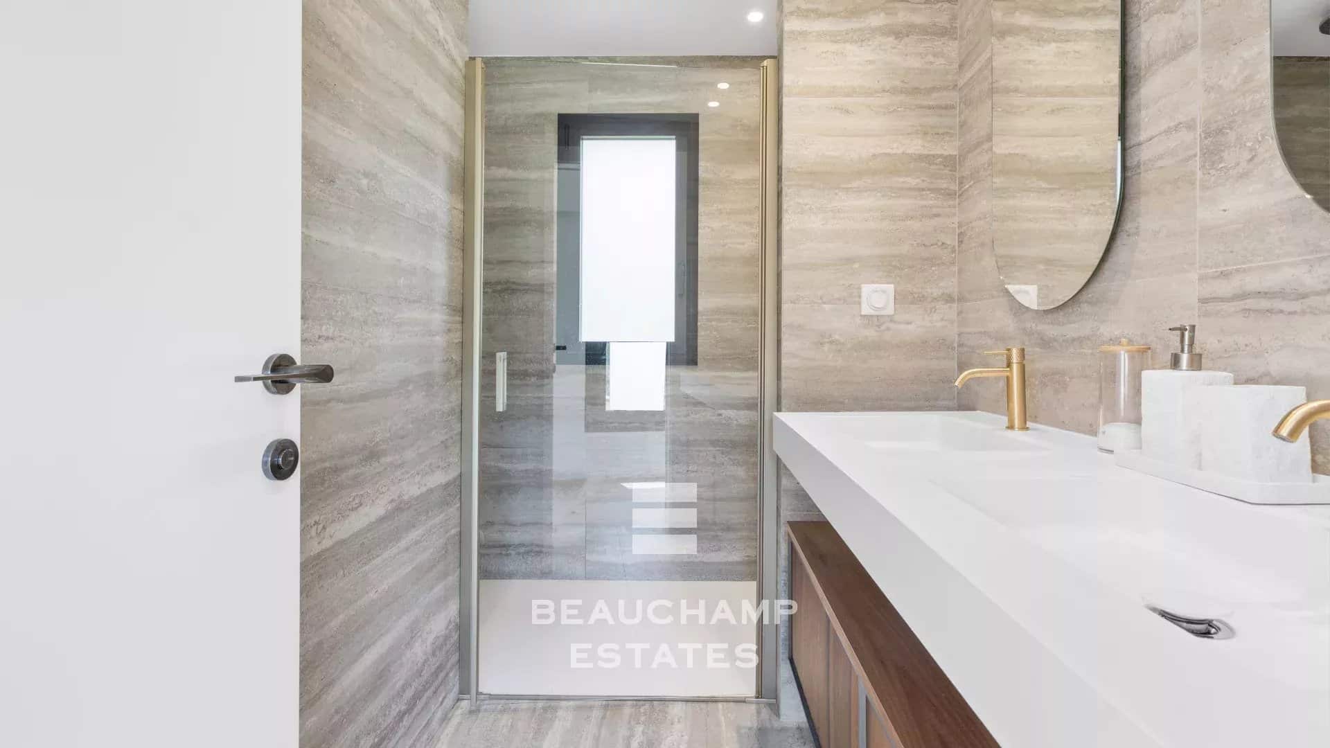 Neo-Provençal 6-bedroom villa in Mougins Neo-Provençal 6-bedroom villa in Mougins