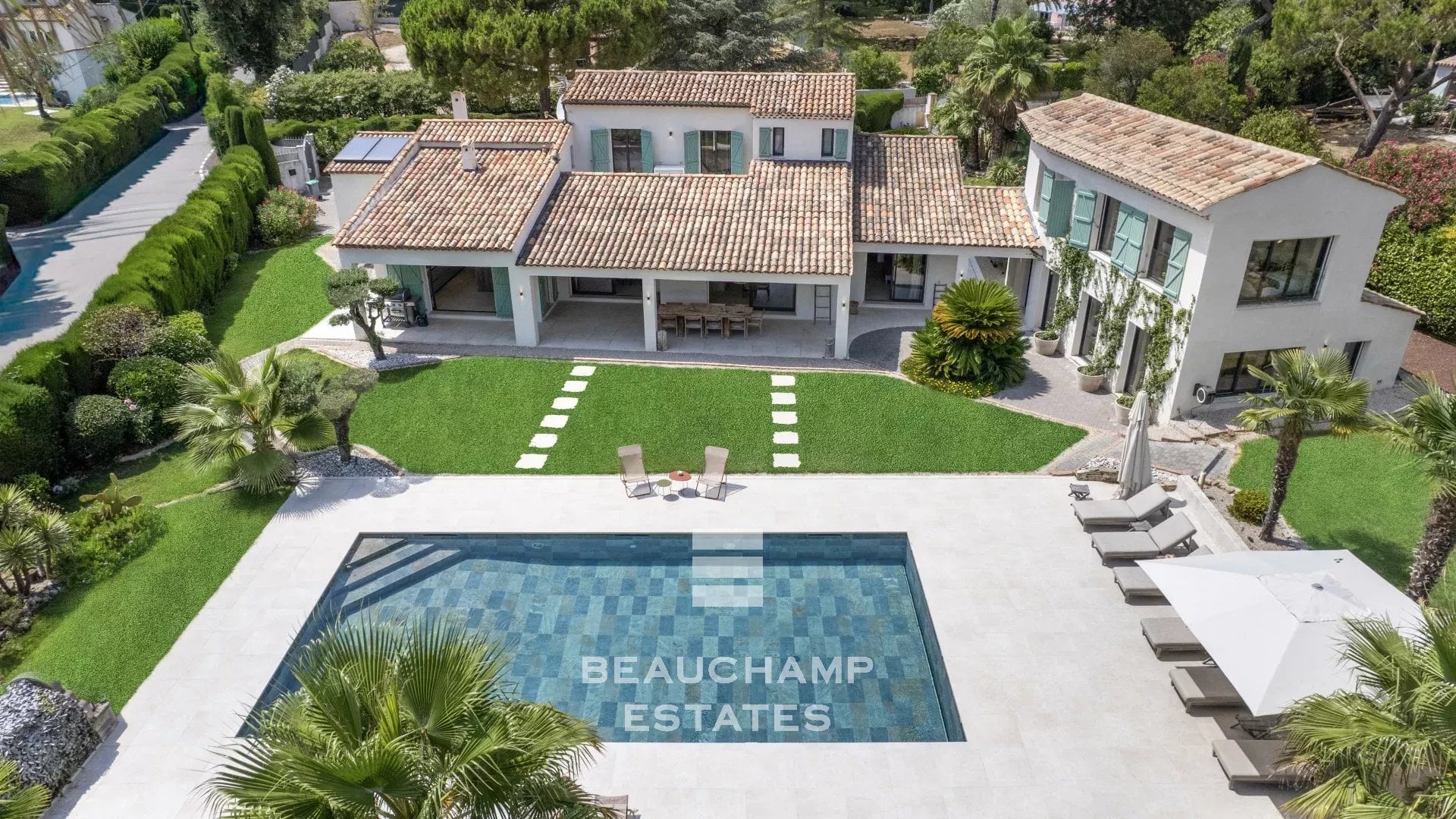 Neo-Provençal 6-bedroom villa in Mougins Neo-Provençal 6-bedroom villa in Mougins