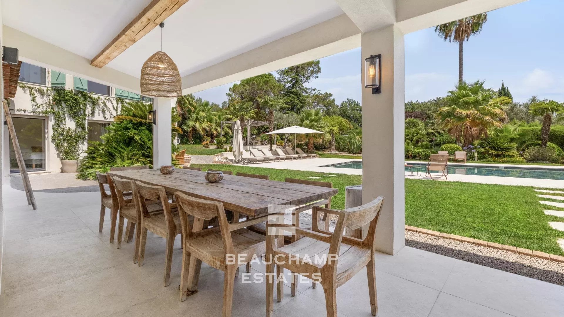 Neo-Provençal 6-bedroom villa in Mougins Neo-Provençal 6-bedroom villa in Mougins