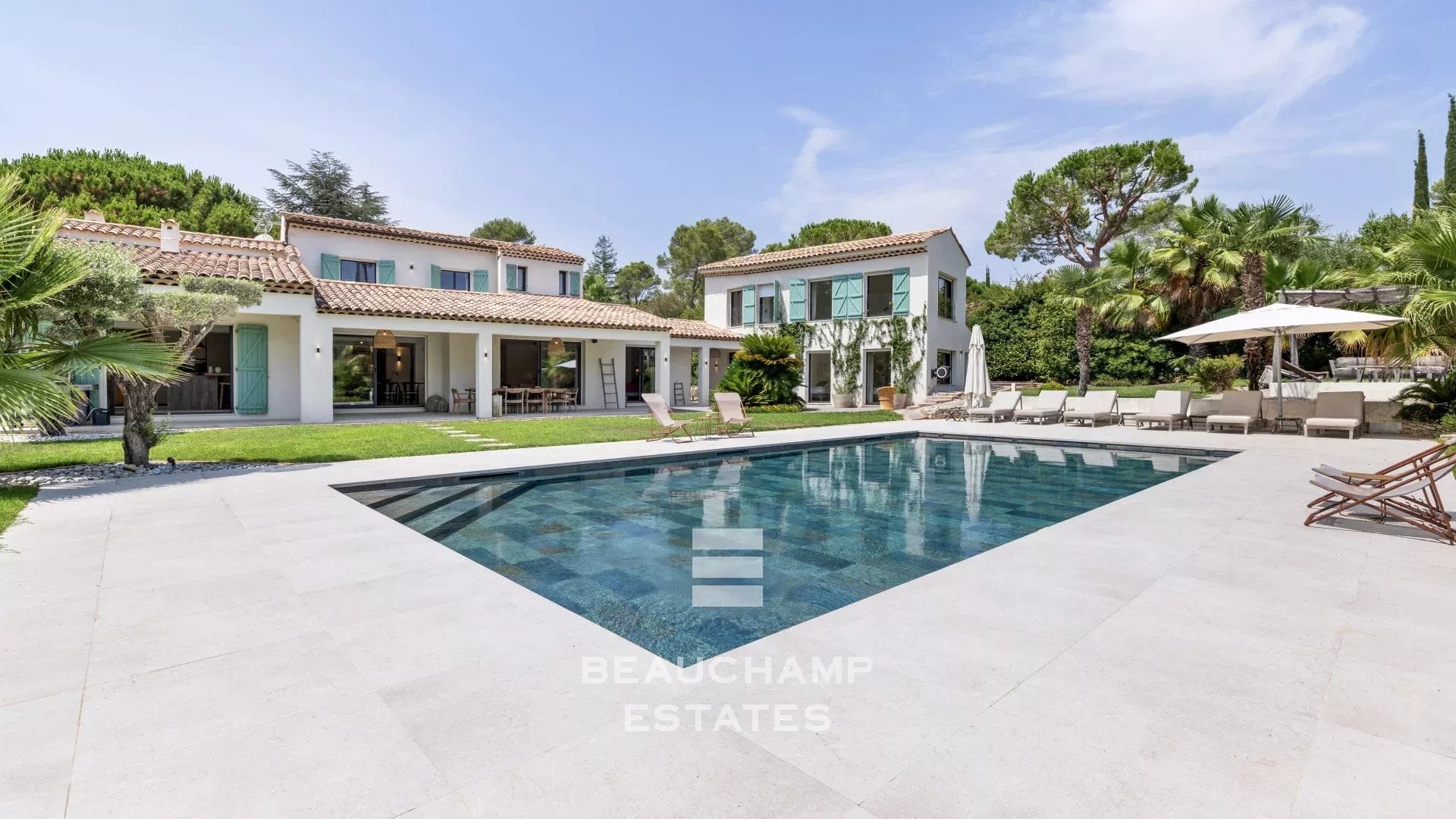 Neo-Provençal 6-bedroom villa in Mougins Neo-Provençal 6-bedroom villa in Mougins