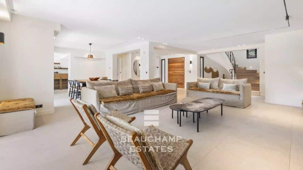 Neo-Provençal 6-bedroom villa in Mougins
