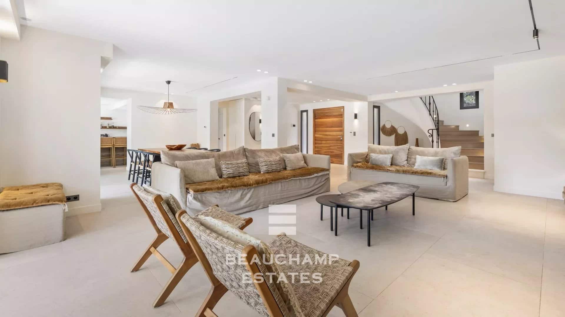 Neo-Provençal 6-bedroom villa in Mougins Neo-Provençal 6-bedroom villa in Mougins