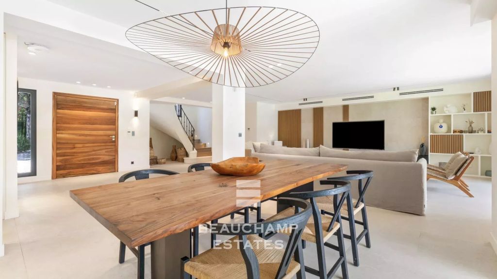 Neo-Provençal 6-bedroom villa in Mougins