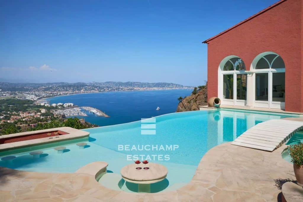 Villa with Panoramic Sea View