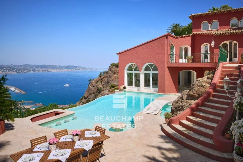 Villa with Panoramic Sea View