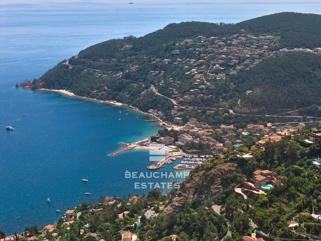 Villa with Panoramic Sea View