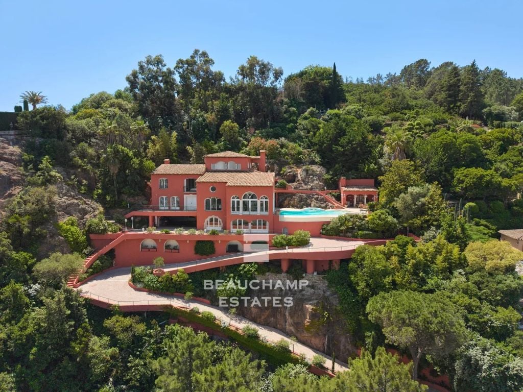 Villa with Panoramic Sea View