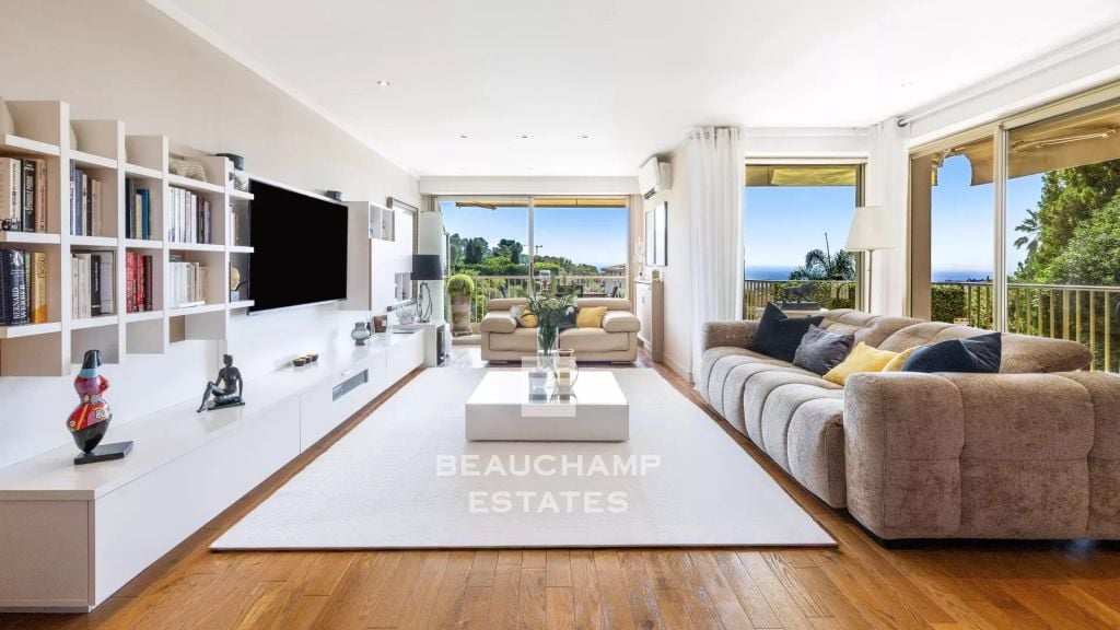 2-Bedroom Apartment with Sea View and Terrace – Le Cannet
