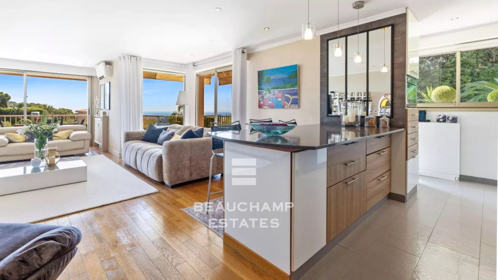 2-Bedroom Apartment with Sea View and Terrace – Le Cannet