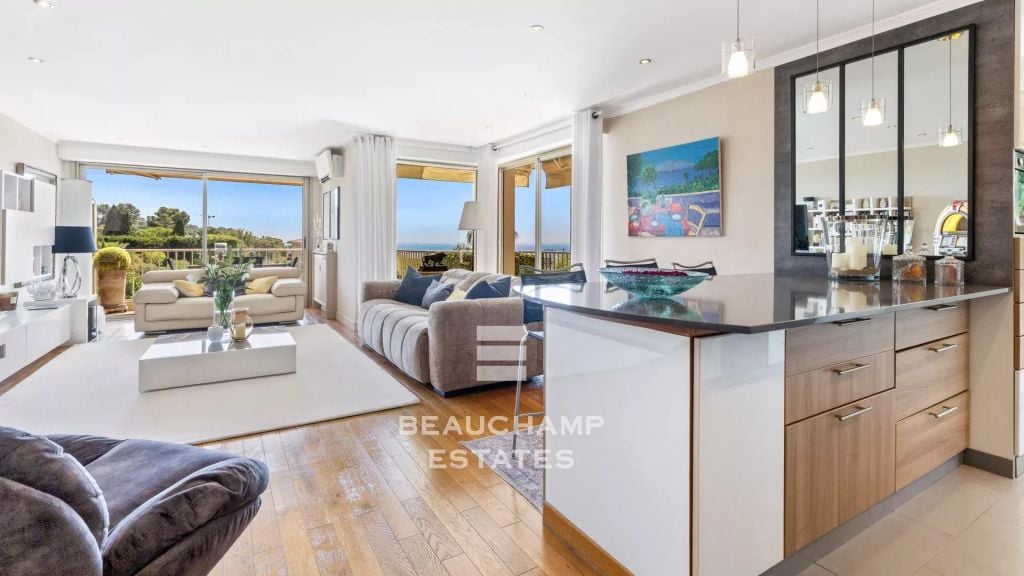 2-Bedroom Apartment with Sea View and Terrace – Le Cannet