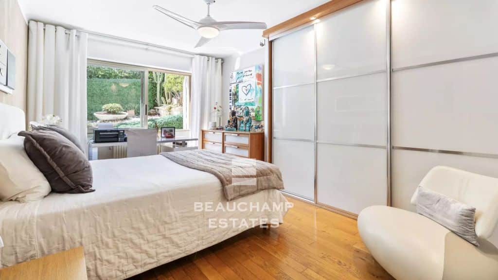 2-Bedroom Apartment with Sea View and Terrace – Le Cannet
