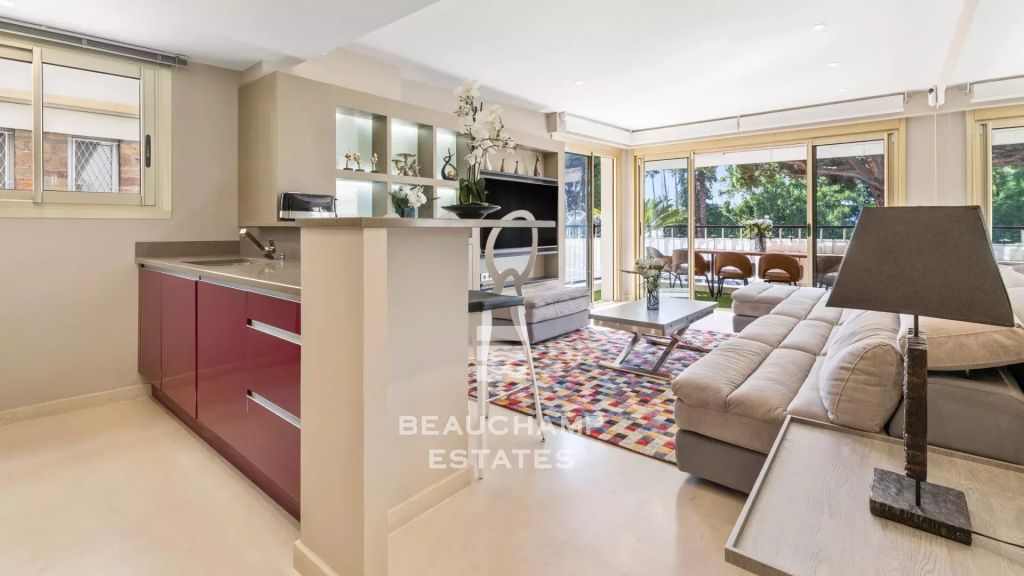 2-Bedroom Apartment with Terrace – Cannes Croisette