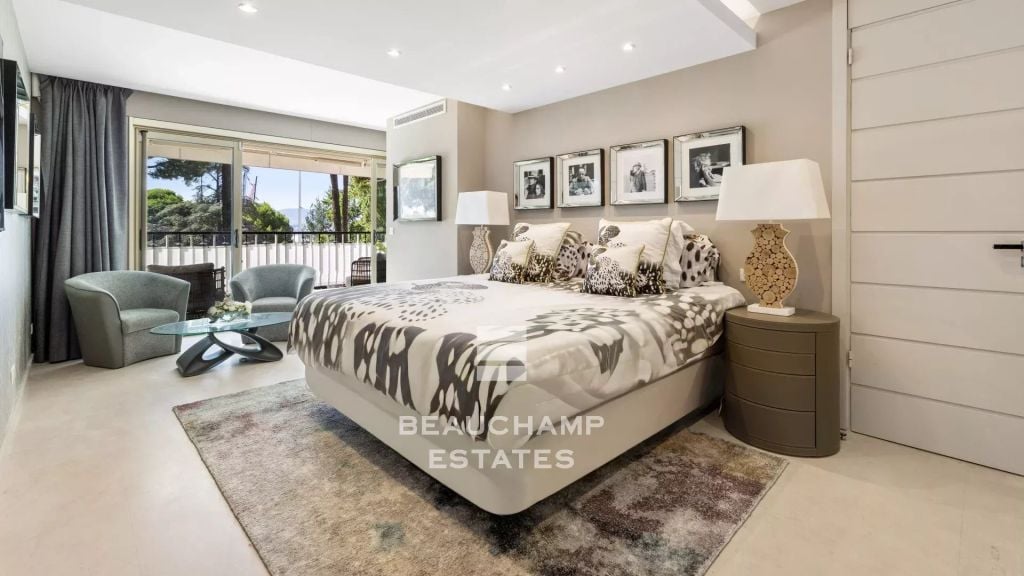 2-Bedroom Apartment with Terrace – Cannes Croisette