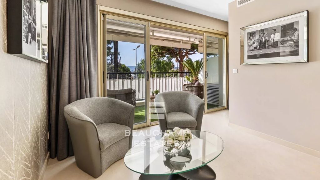 2-Bedroom Apartment with Terrace – Cannes Croisette