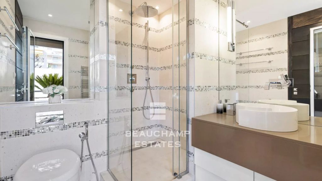 2-Bedroom Apartment with Terrace – Cannes Croisette