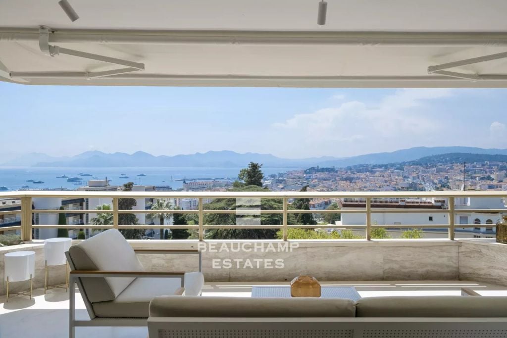3-Bedroom Apartment with Panoramic Sea View – Cannes Californie
