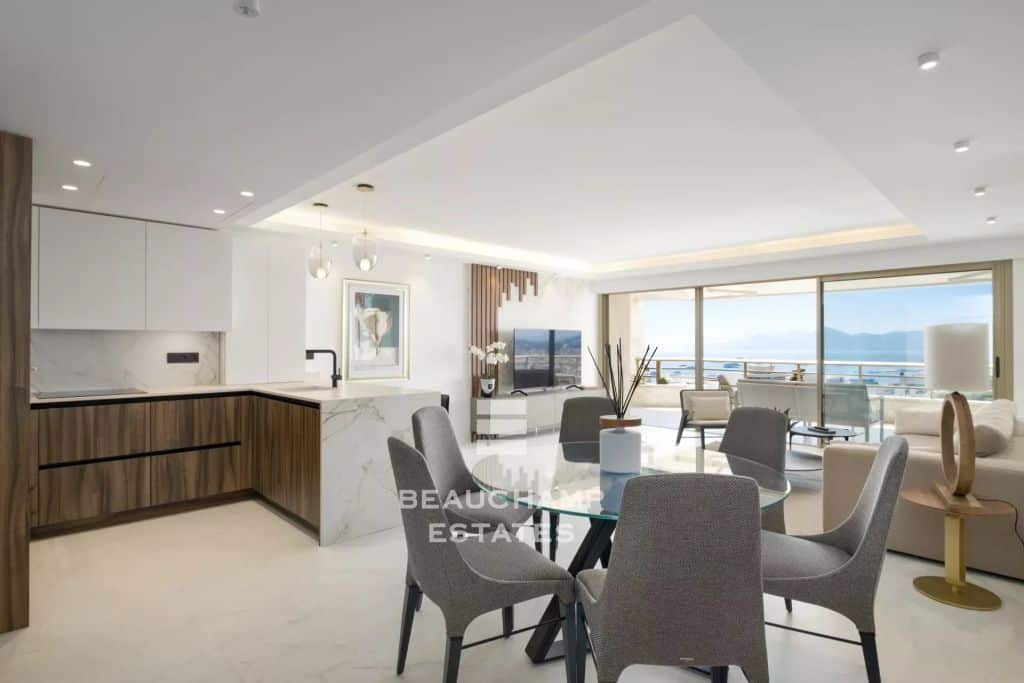 3-Bedroom Apartment with Panoramic Sea View – Cannes Californie