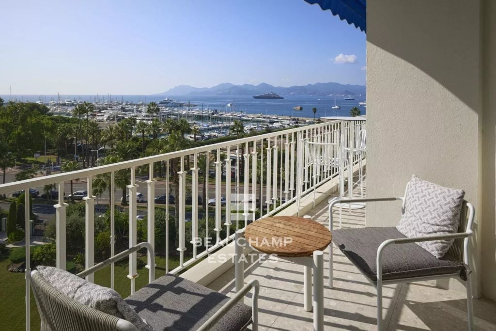 3-Bedroom Apartment with Sea View – Cannes Croisette