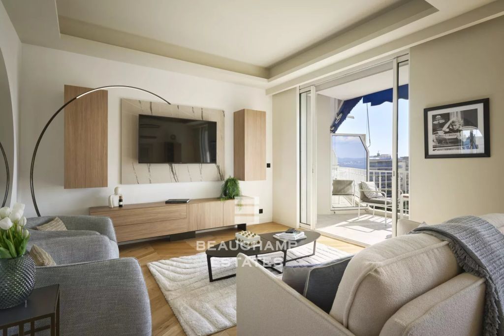 3-Bedroom Apartment with Sea View – Cannes Croisette