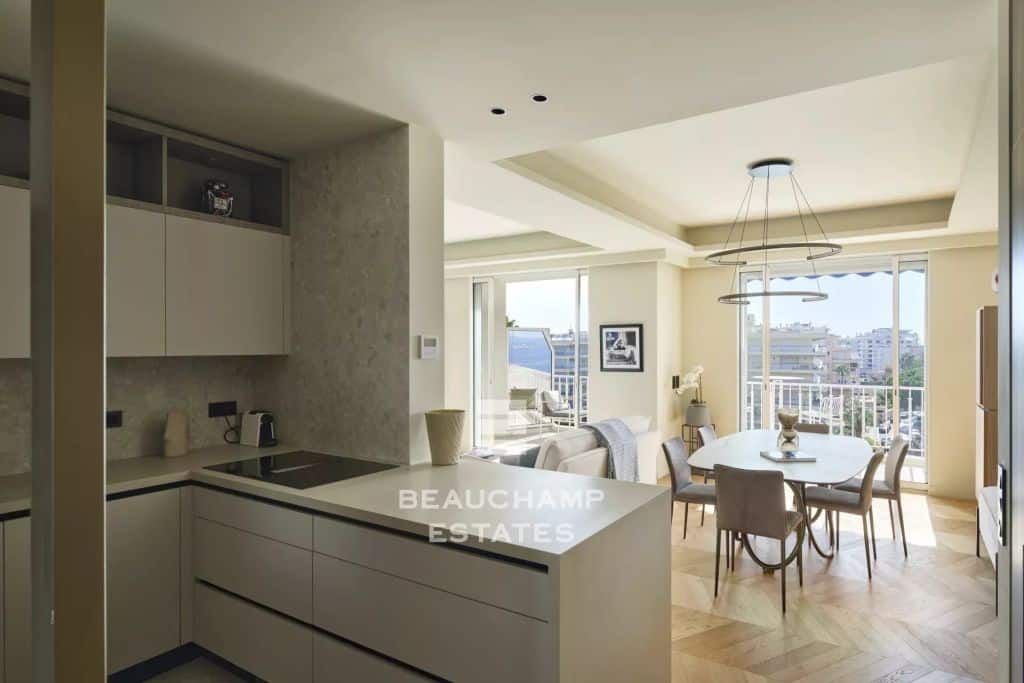3-Bedroom Apartment with Sea View – Cannes Croisette