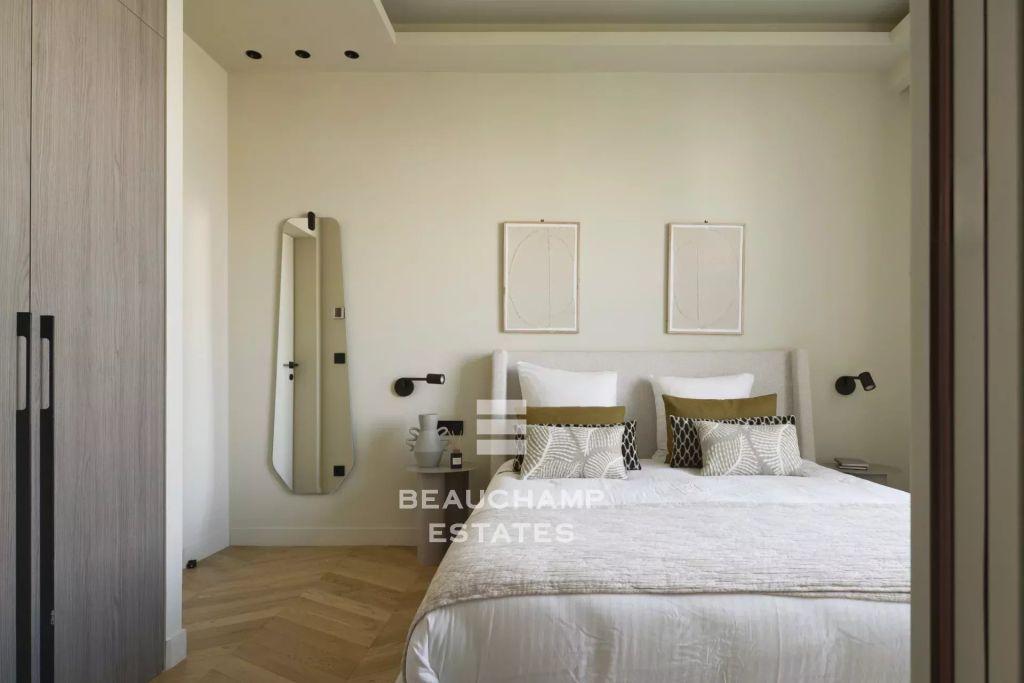 3-Bedroom Apartment with Sea View – Cannes Croisette