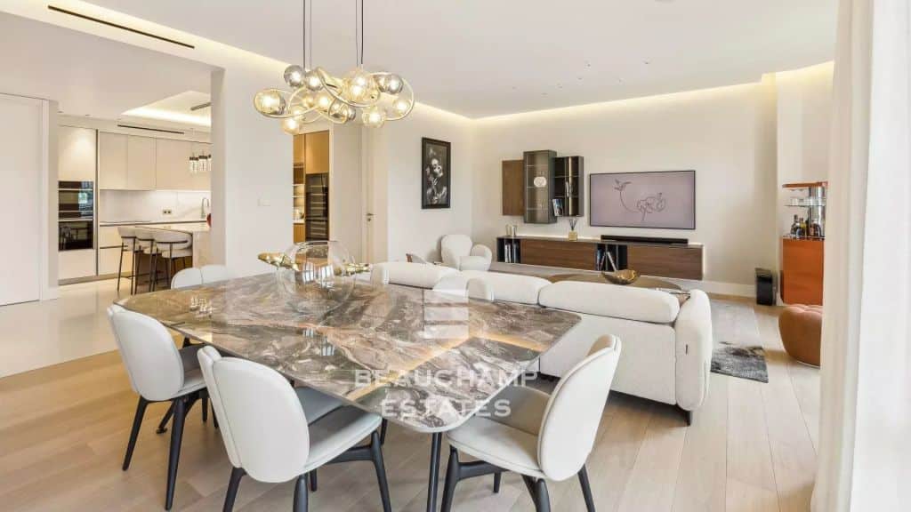 3-Bedroom Apartment with Sea View – Cannes Croisette