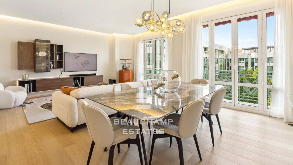 3-Bedroom Apartment with Sea View – Cannes Croisette