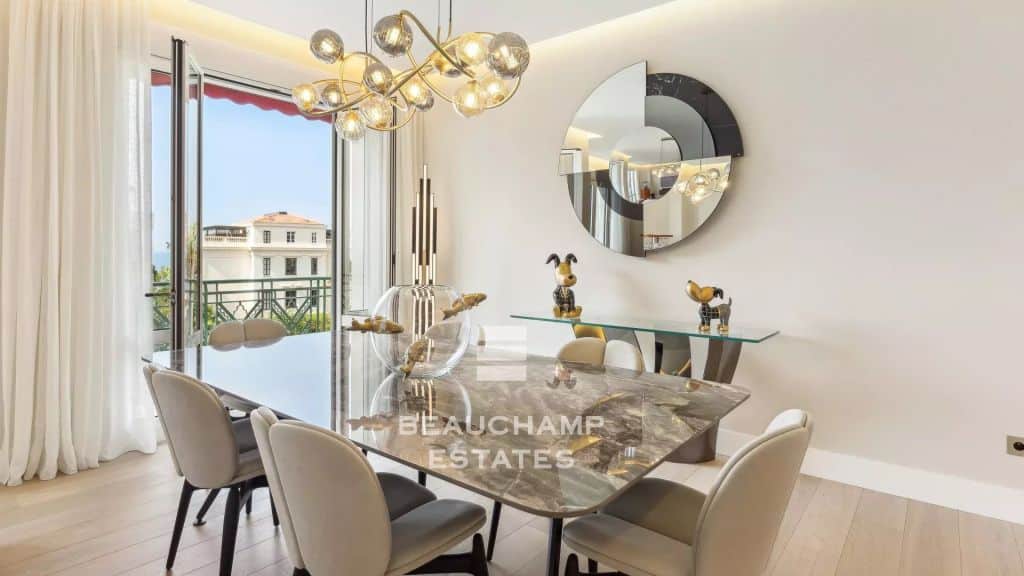3-Bedroom Apartment with Sea View – Cannes Croisette