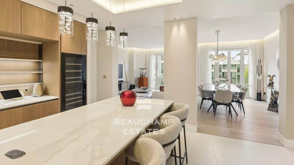 3-Bedroom Apartment with Sea View – Cannes Croisette