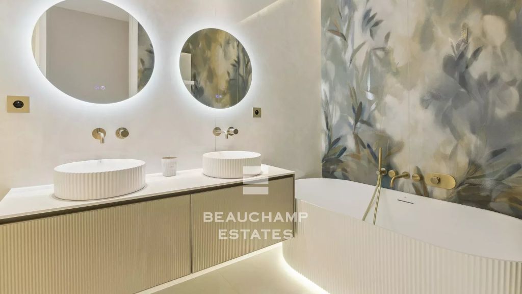 3-Bedroom Apartment with Sea View – Cannes Croisette