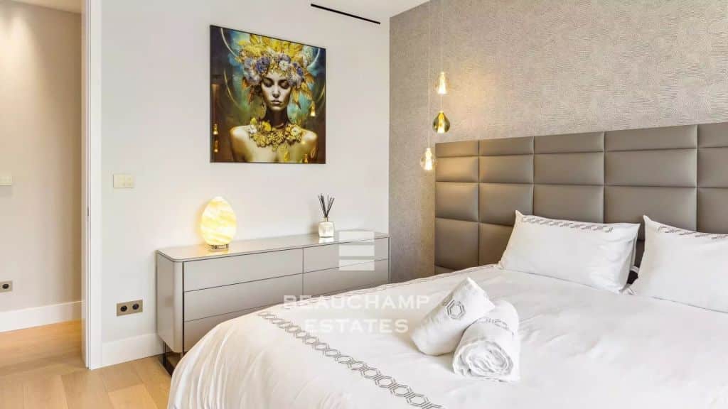 3-Bedroom Apartment with Sea View – Cannes Croisette