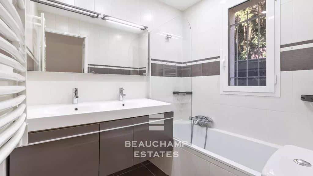 3-Bedroom Apartment with Terrace – Saint Basile, Mougins