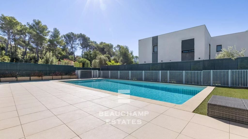 3-Bedroom Apartment with Terrace – Saint Basile, Mougins