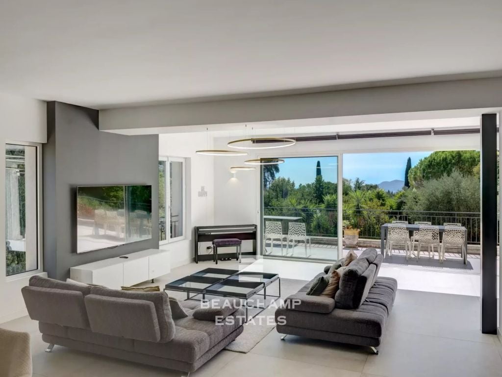 4-Bedroom Neo-Provençal Villa with Pool – Mougins