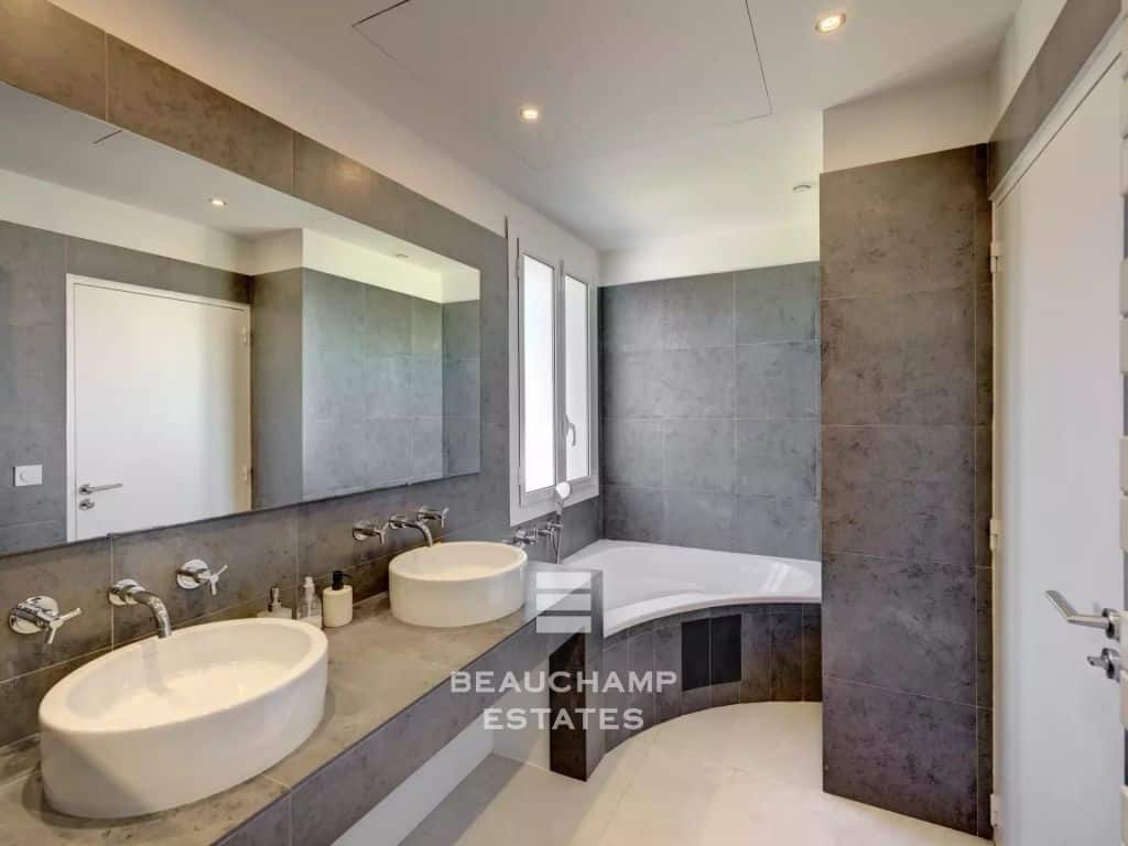 4-Bedroom Neo-Provençal Villa with Pool – Mougins