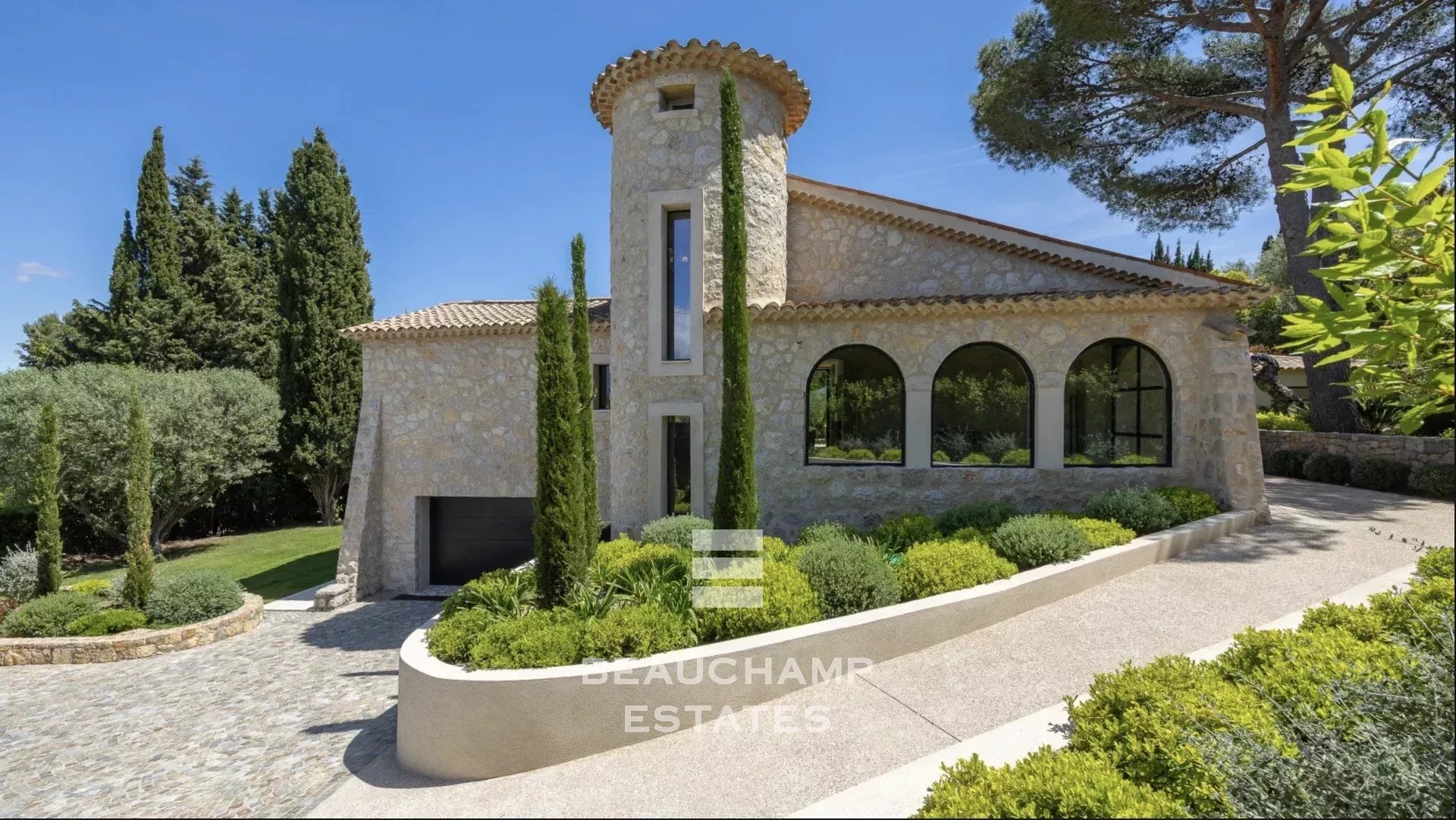 Villa néo-provençale 5 chambres avec piscine – Mougins 5-Bedroom Neo-Provençal Villa with Swimming Pool – Mougins