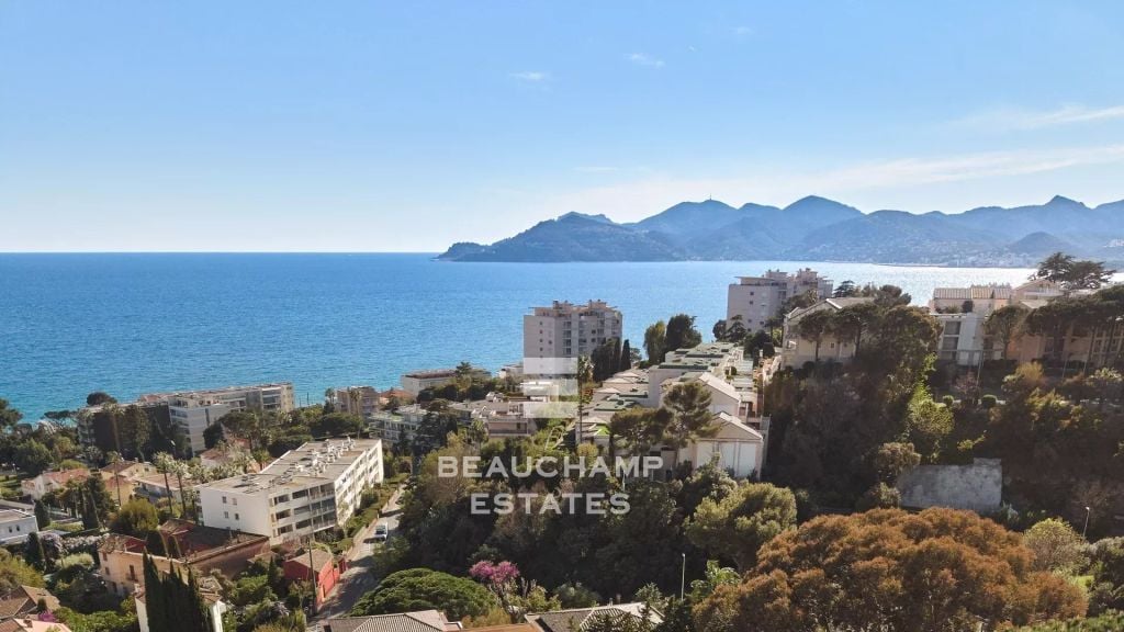 5-bedroom property to renovate with panoramic sea view – Cannes – La Croix-des-Gardes