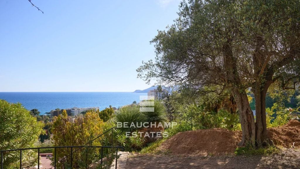 5-bedroom property to renovate with panoramic sea view – Cannes – La Croix-des-Gardes