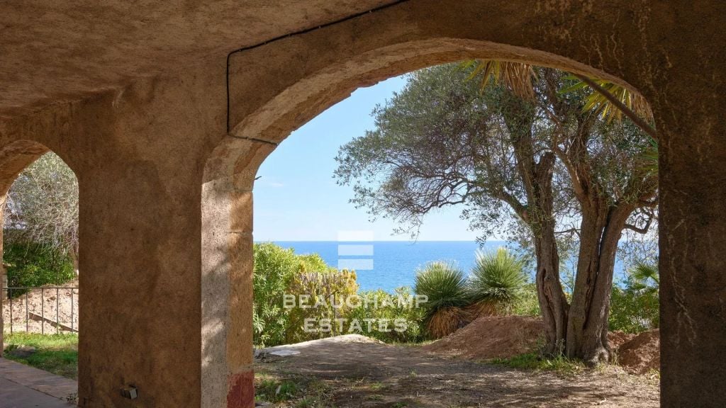 5-bedroom property to renovate with panoramic sea view – Cannes – La Croix-des-Gardes