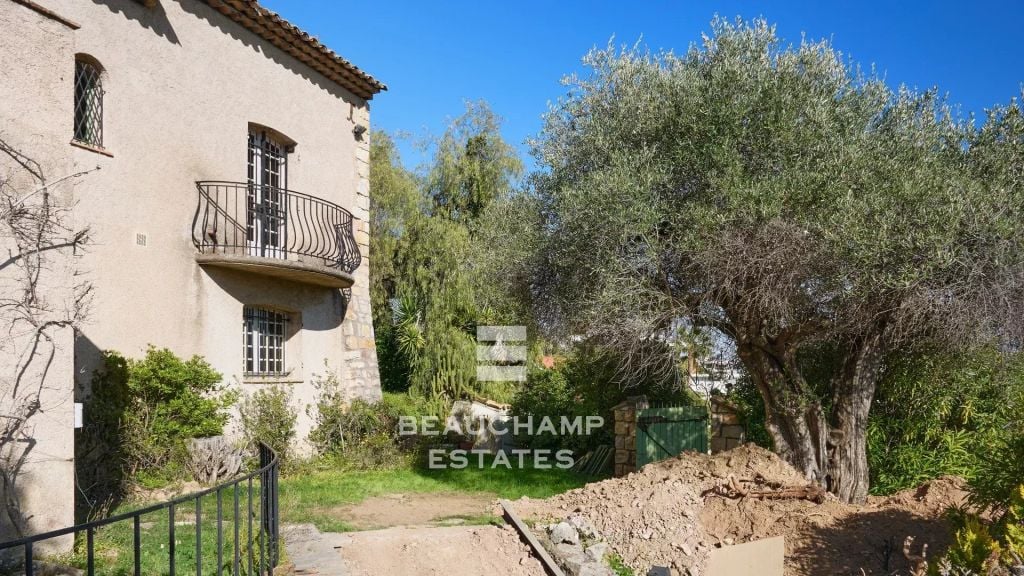 5-bedroom property to renovate with panoramic sea view – Cannes – La Croix-des-Gardes