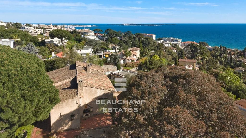 5-bedroom property to renovate with panoramic sea view – Cannes – La Croix-des-Gardes