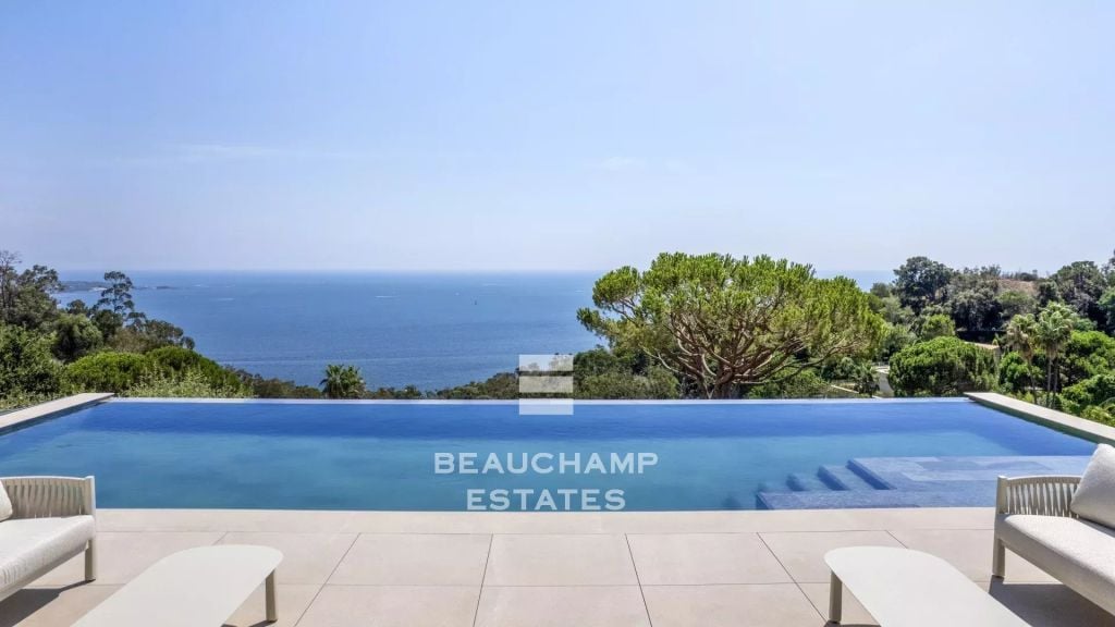 5 Bedrooms Contemporary Villa with Sea View – Super Cannes