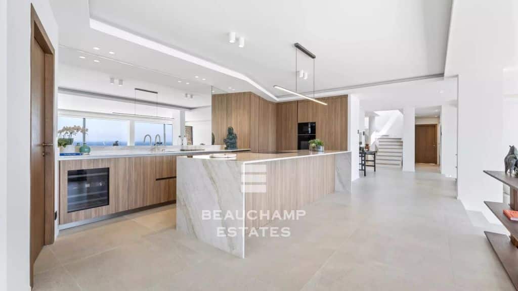 5 Bedrooms Contemporary Villa with Sea View – Super Cannes