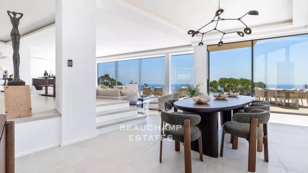 5 Bedrooms Contemporary Villa with Sea View – Super Cannes