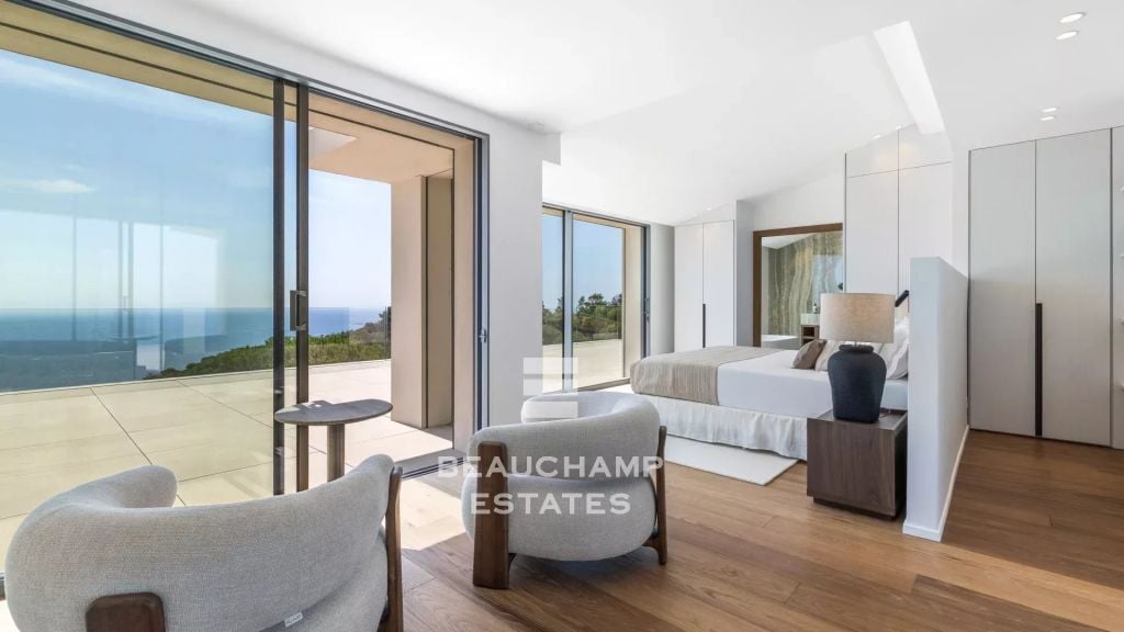 5 Bedrooms Contemporary Villa with Sea View – Super Cannes